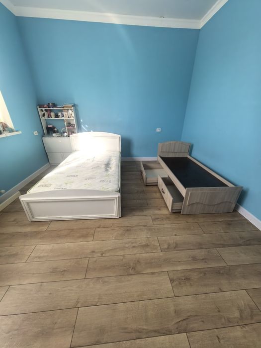 Кровать полуторка и односпальный