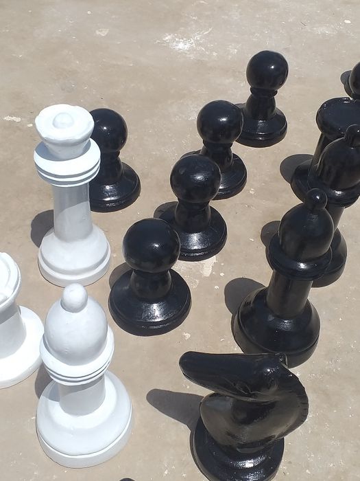 Shaxmat donalari 25sm dan 45 sm gacha bo‘lgan haykallar.