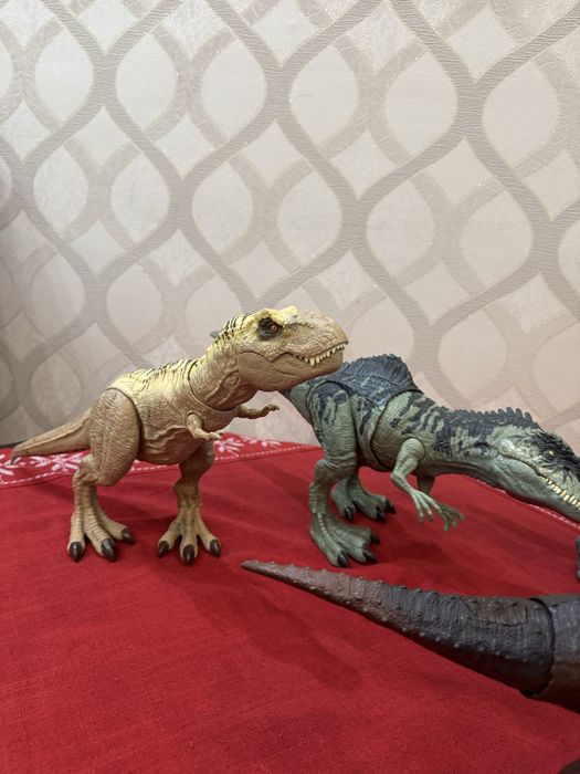Продам игрушки динозавры