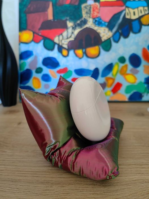 3Д възглавница за слушалки с порт за зарядно