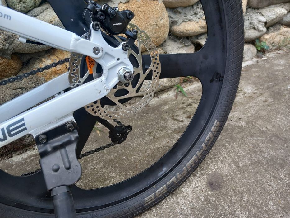 Bicicleta electrică pliabilă cu accelerație