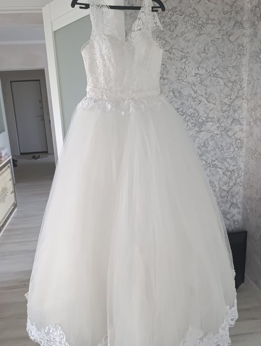 Свадебное платье. Очень красивое. Пышное.