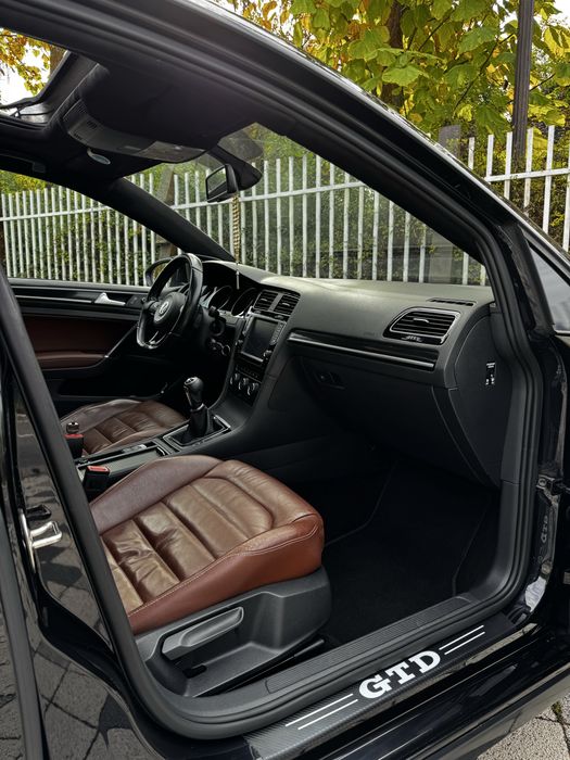 VW//Golf7//2.0Diesel//Panoramic//Piele//Navi//PlafonAlcantara//Dynaudio//JanteR18GTD//LuminiAmbientale