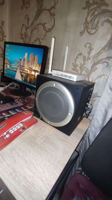 Продаю компьютер с мебелью с колонками