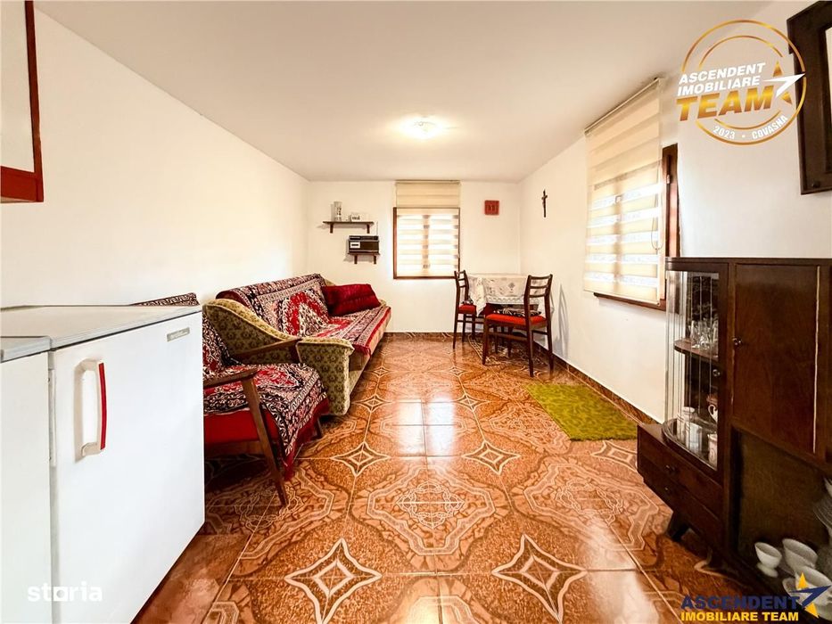 Casa cu teren generos de 1.315 mp, bucatarie de vara complet renovata