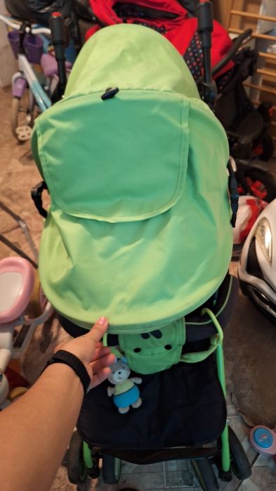 Бебешка количка зелено