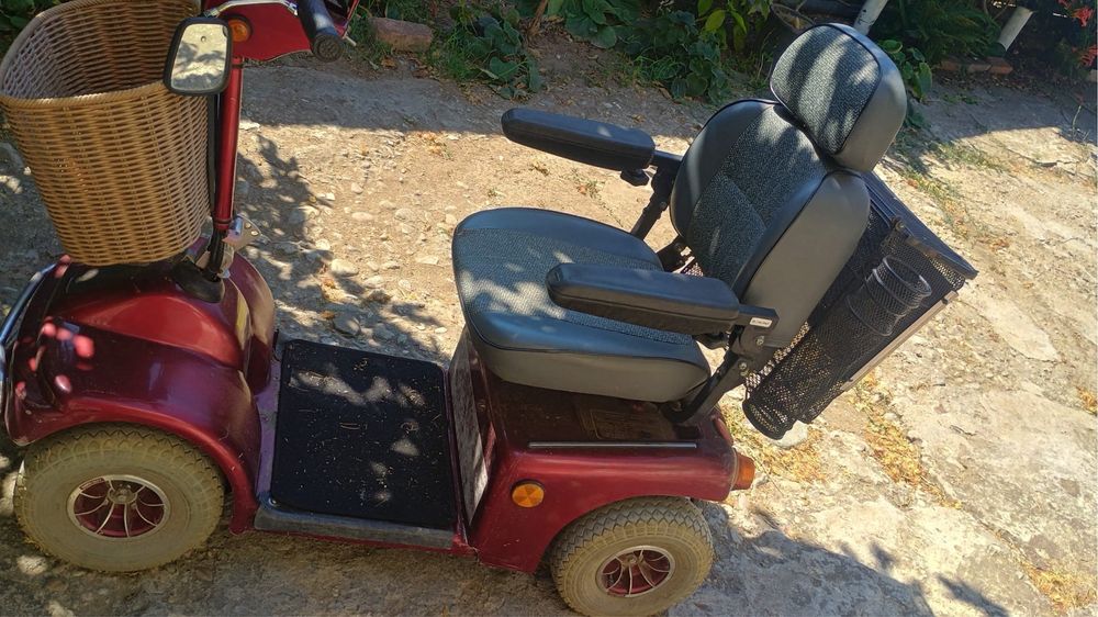 Carucior electric cu baterii noi