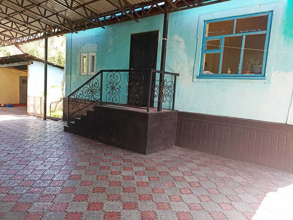 Продам Два дома, усадьбу 28,8 соток, делимый, сауна, навес, хозпостр.