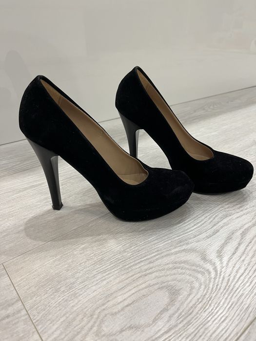 Дамски велурени обувки на ток 36 номер