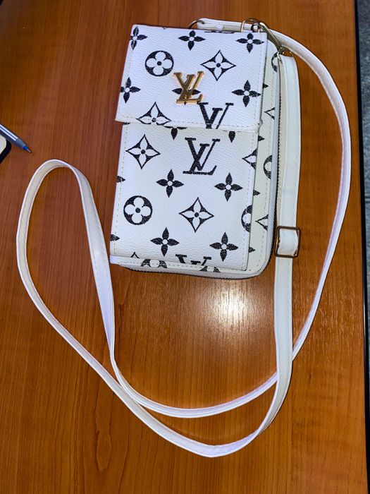 Portofel  Louis Vuiton cu suport pentru telefon si carduri