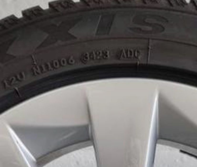 Tesla model s джанти 19 със зимни гуми