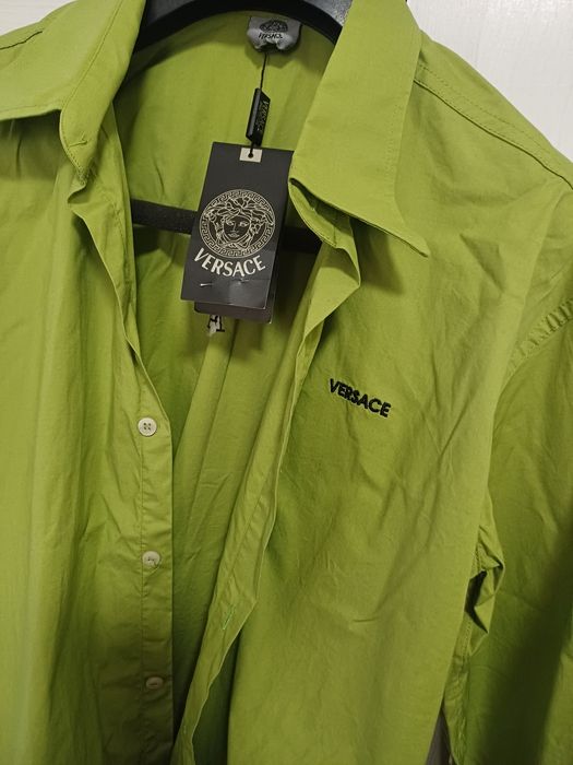 Продаётся фирменный рубашка Versace