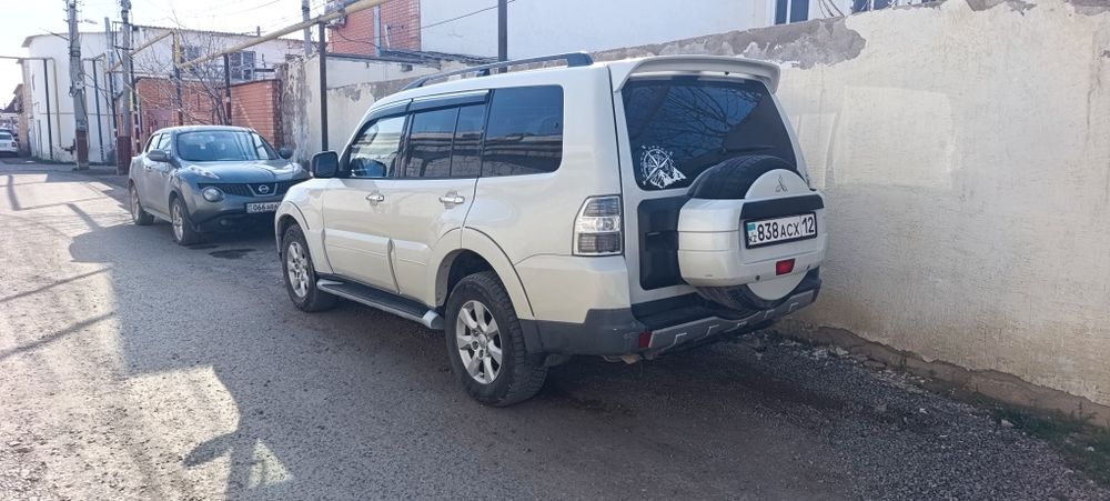 Mitsubishi Pajero 4