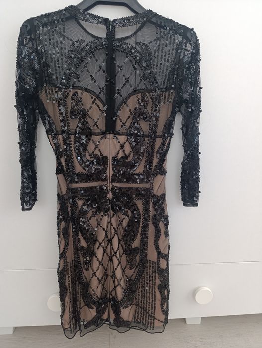 Официални рокли.