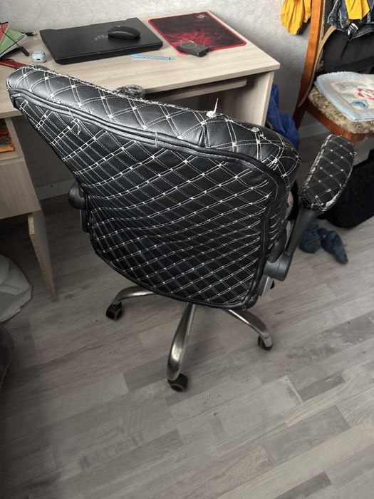 Компьютерное кресло, стул офисный.
