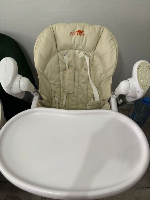 Продам универсальный стульчик для кормления.