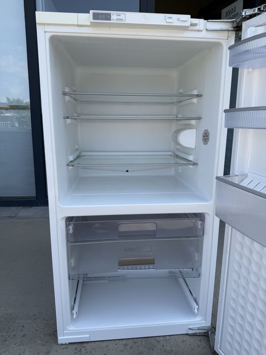 Малък хладилник Neff- Bosch 101 см