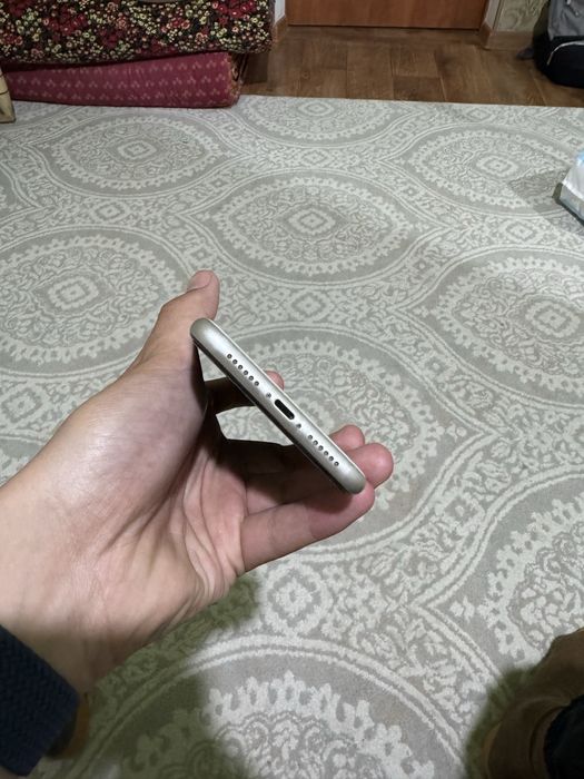 Продам Iphone 11 белый 128гб