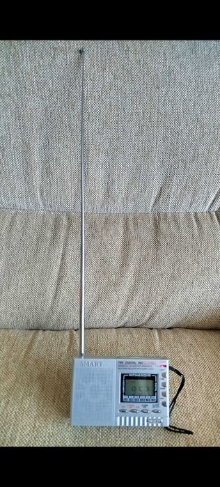 Radio portabil Smart AM FM cu alarma si ceas Functional