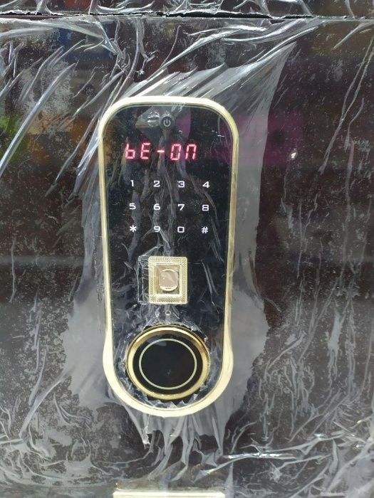 Сейф Hi-Tech высокотехнологичный, ультра современный. толстостенный,