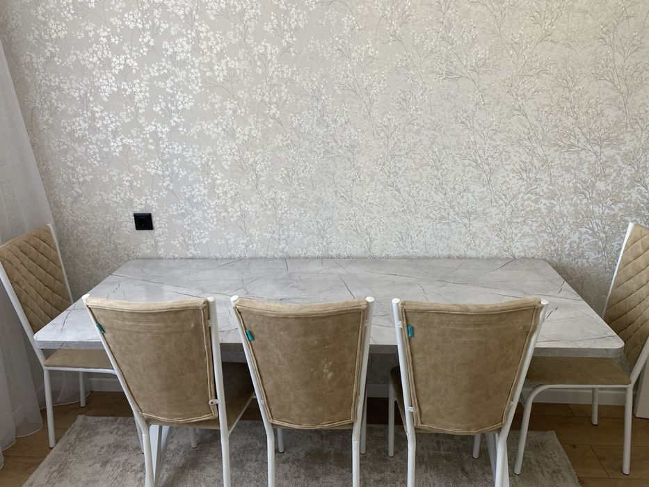 продам стол+стулья для кухни