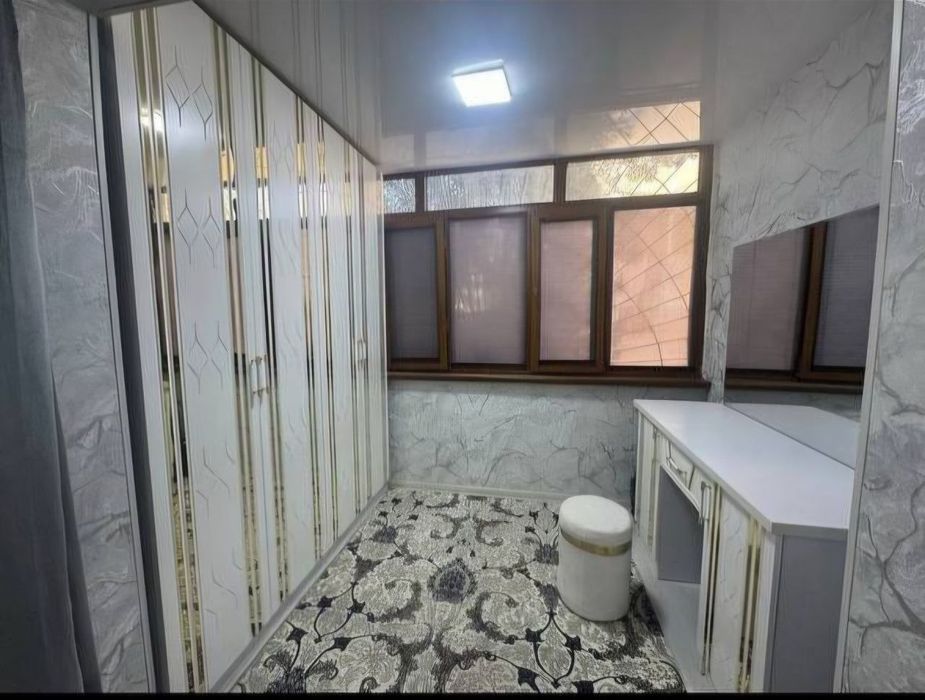Срочно продаётся квартира в Вакзал на 1 этаже 2 ком пр 3 ком