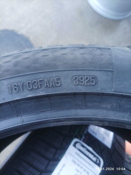 255/40 R19 Continental