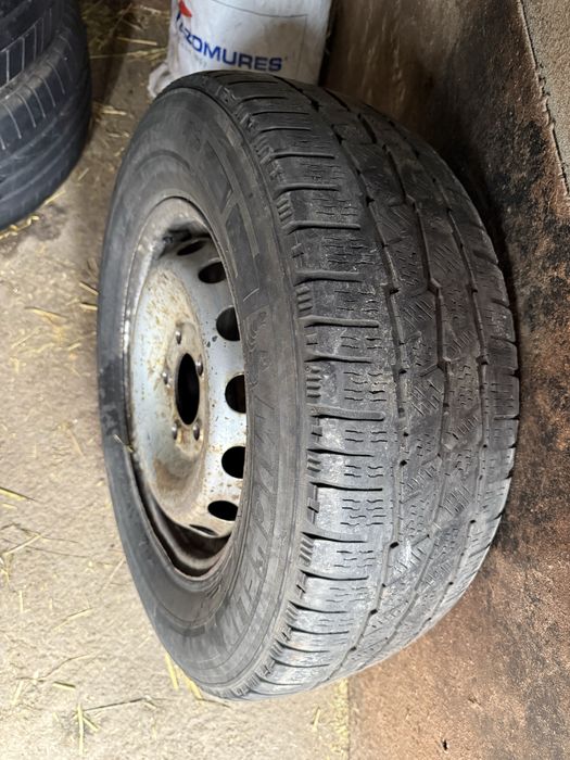 Vand urgent rezerva 235/65/16c