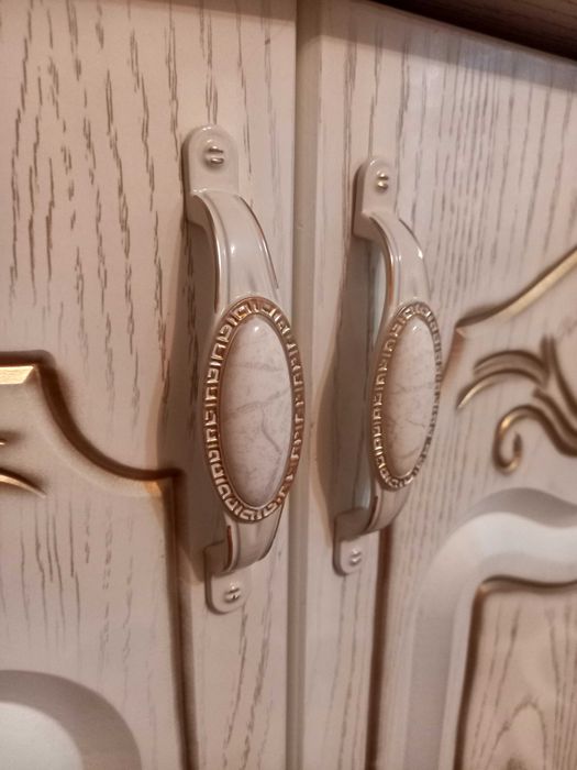 Shkaf holati a'lo mustaxkam