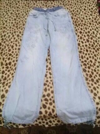 Продам джинсы на лето