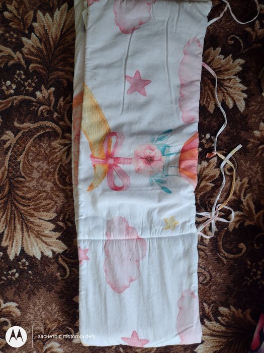 ЛОТ Бебешки обиколник , възглавничка и топли дрехи