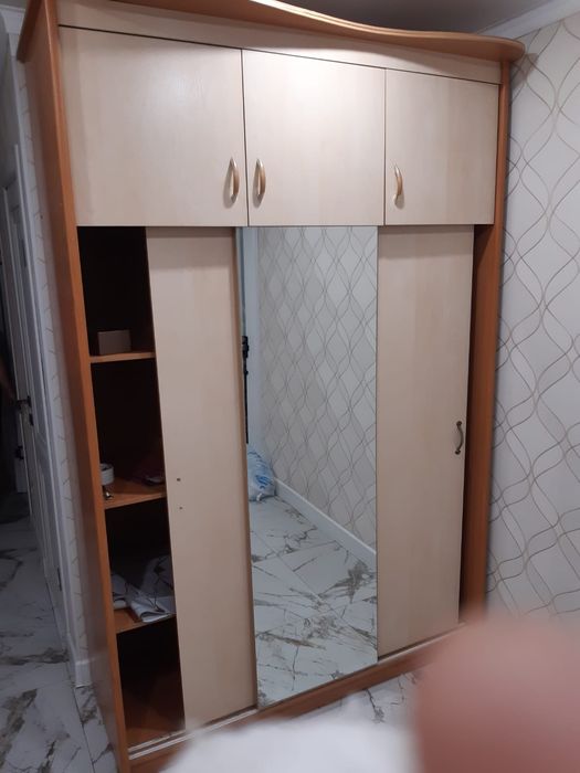Продам большой шкаф