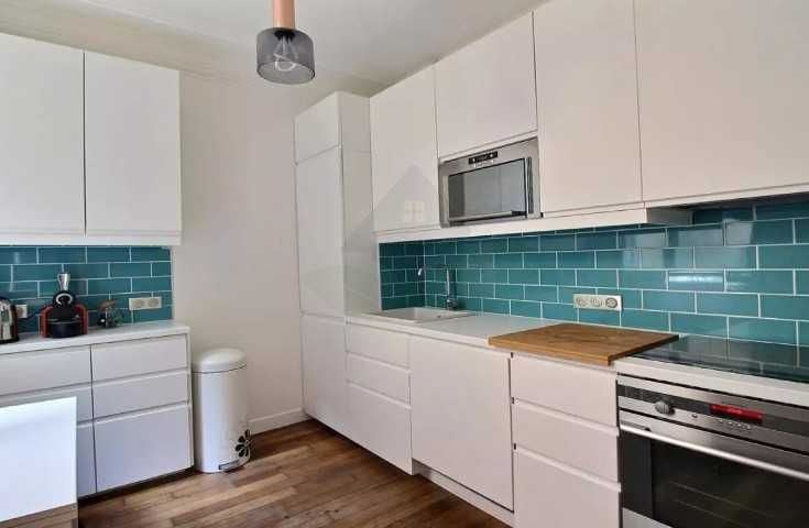 Дава се под наем Тристаен апартамент в Пловдив, Център - 75 кв.м за 255 € - Снимка #1