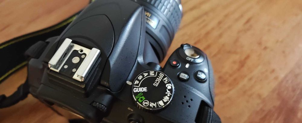 Kit Nikon D3300 + obiectiv AF-S DX 18-55mm f/3.5-5.6G VR II
