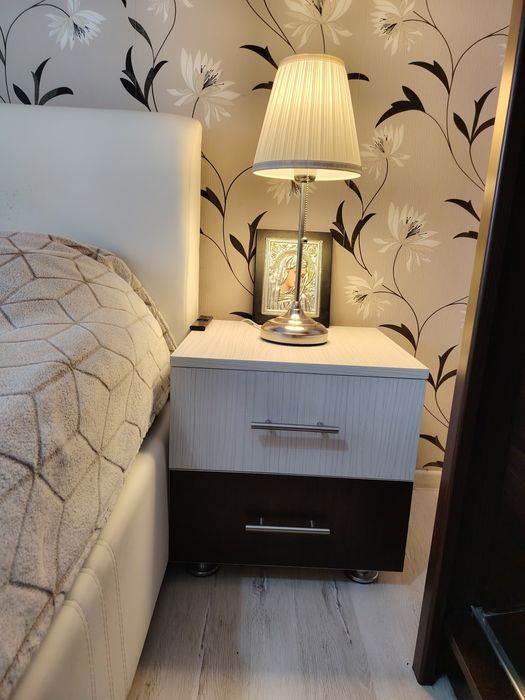 Dulap 2 m x 2m + 2 noptiere = 1000 lei