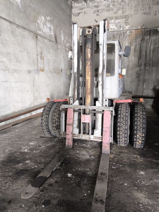 Вилочный автопогрузчик Львов 5 тн