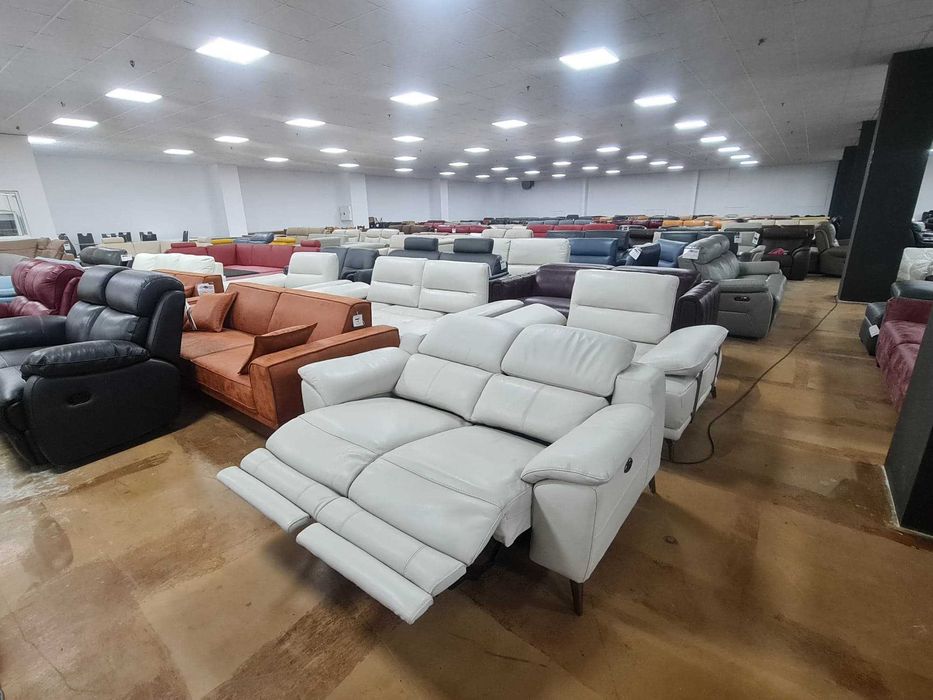 Светло сив кремав кожен диван двойка с ел релакс механизъм