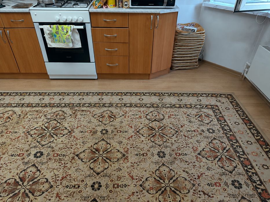 Продам 2 ковра б/у