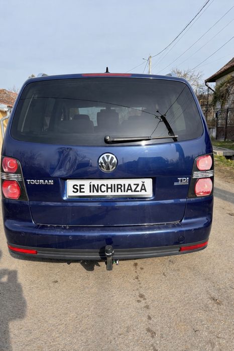 Închiriez VW Touran 7 locuri – Diesel, consum mic
