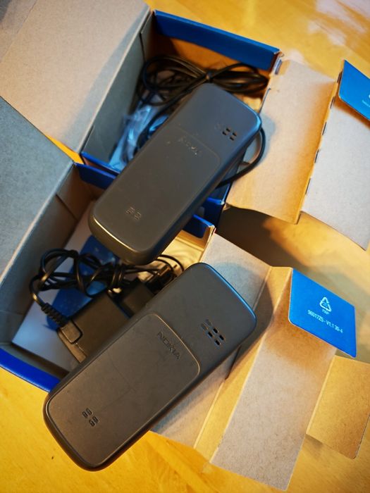 Vând Nokia 110 telefon cu butoane,cutie, încărcător, hands free