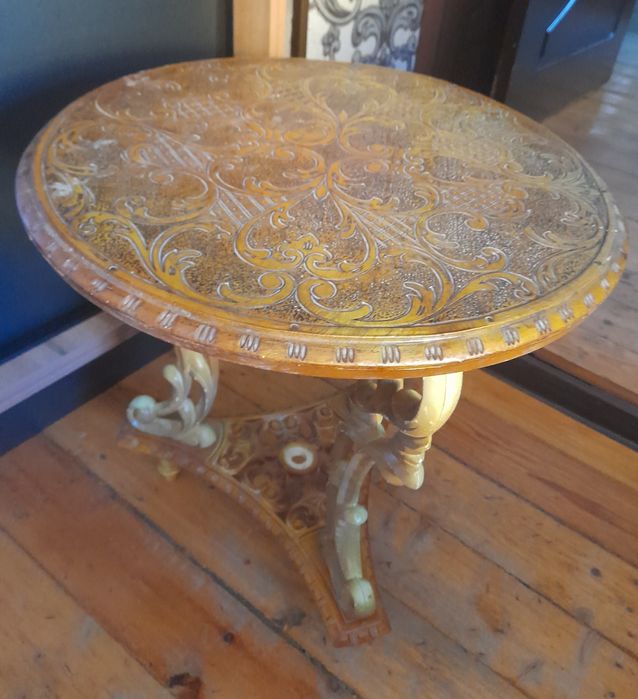 Столик совтпластитал