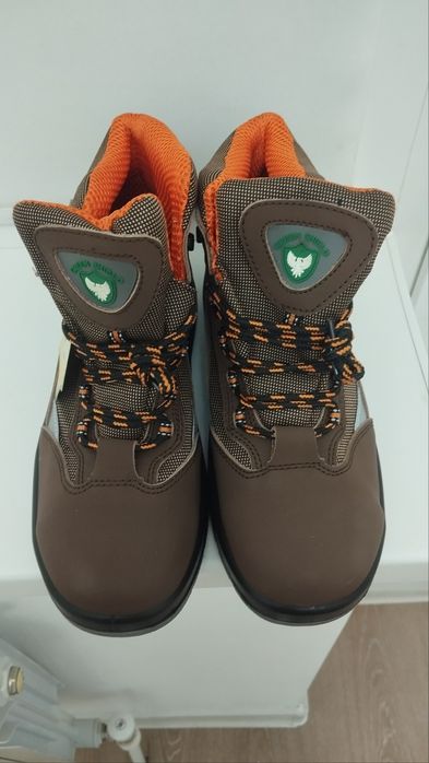 Продается Спец ботинок