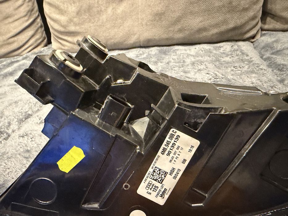 Ляв стоп audi q8