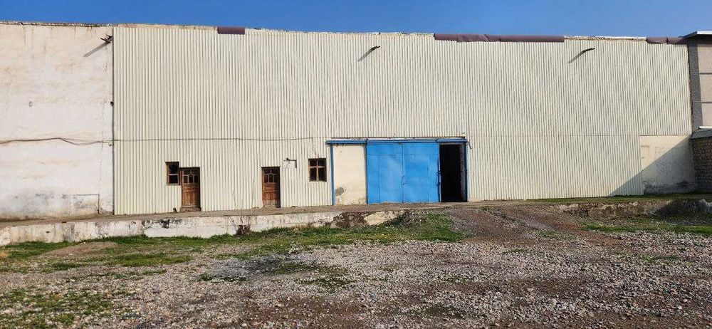 Yer sotiladi trassa hamda poyezd yol vetkasi bilan. База с жд веткой