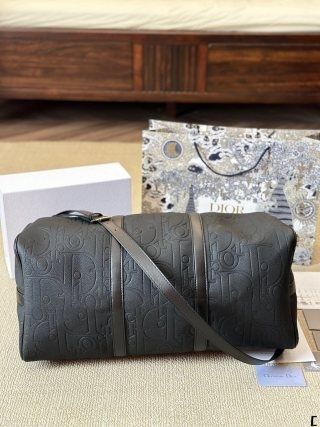 Пътна чанта на Диор