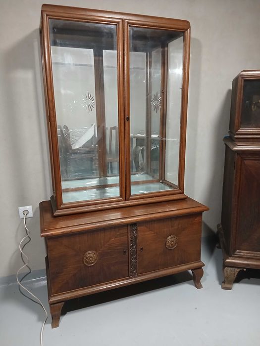 Комплект старинни мебели бюфет, витрина, маса, 6 стола
