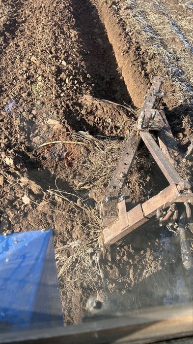 Плуг трех корпусный