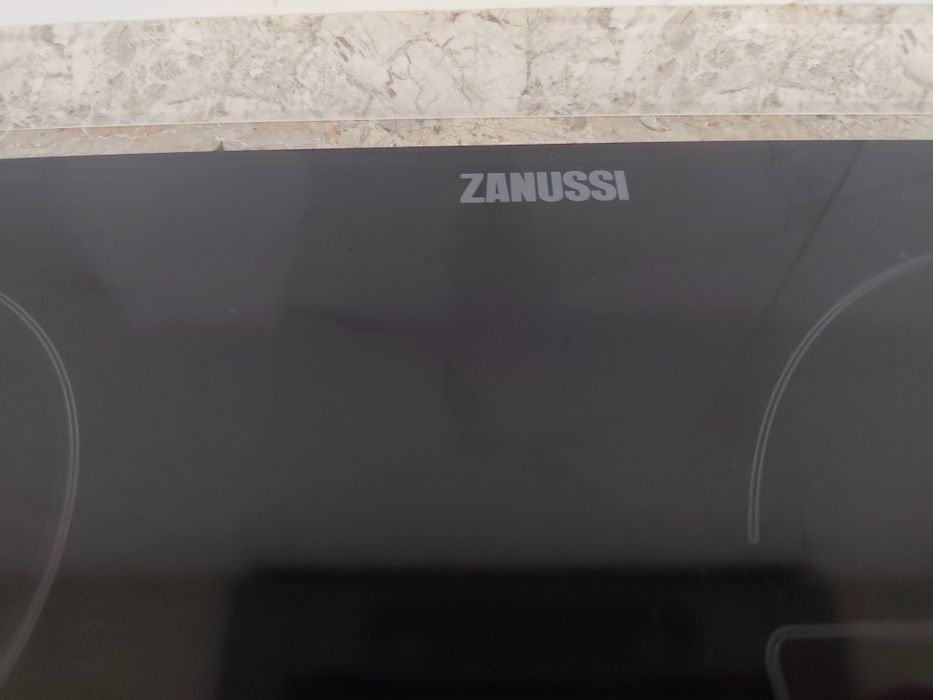 Электрическая варочная панель Zanussi
