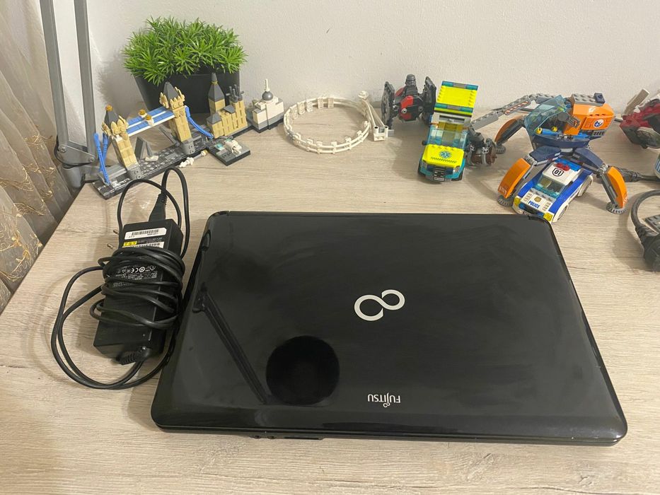 Fujitsu intel core i3/очень надежный