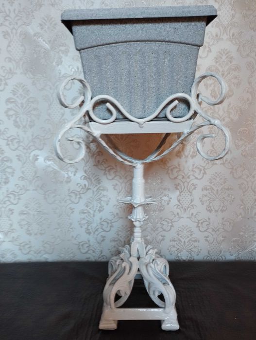 Цветарници от ковано желязо